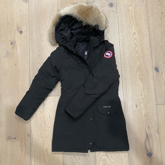 Trillium parka by Canada Goose - Picture 8 of 17
